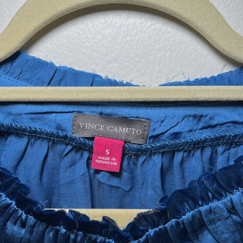 Vince Camuto Elegant Blue Women's Top New without tag - Picture 3 of 12